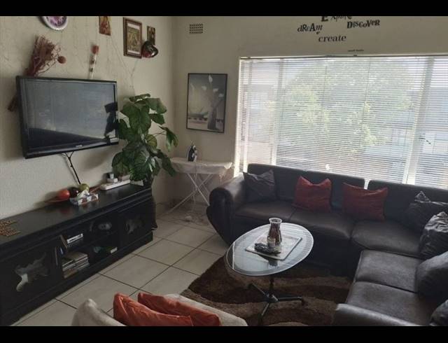 2 BEDROOM APARTMENT FOR SALE IN KEMPTON PARK EXT 1